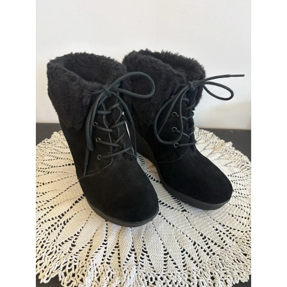 BearPaw Flatiron Sheepskin Suede Leather Black Wedge Winter Bootie Boots size 8